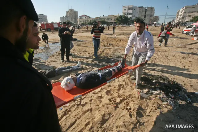 Members of the Palestinian civil defence demonstrate thier skills during a training session following the campaign "your Safety", in Gaza city on Dec. 04, 2011. Photo by Mahmud Nassar