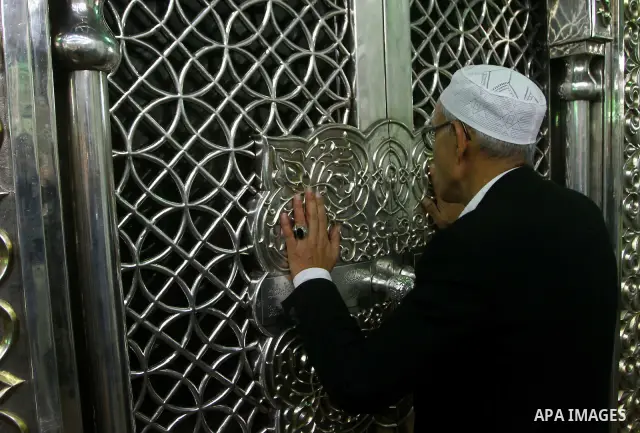 Egyptian Muslims pray at a tomb in al-Hussein mosque, which according to the belief head of Imam Hussein, the grandson of prophet Mohammed, is buried, in the old city of Cairo on December 4, 2011. Photo by Ashraf Amra