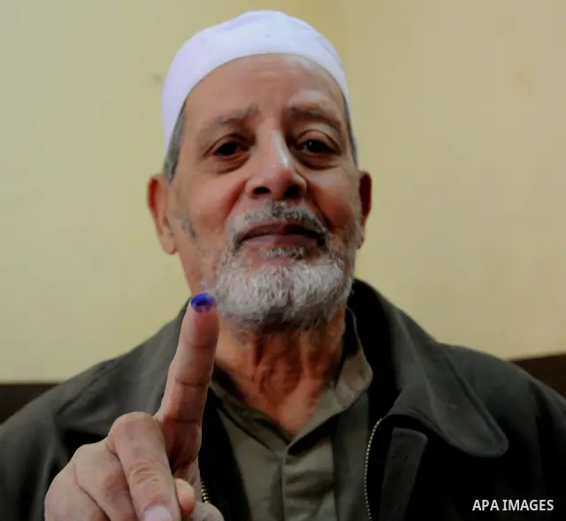 Egyptians cast their ballot at a parliamentary polling station in the run-off of the first round of voting in the Cairo neighbourhood of Bab El-Shaeria on December 5, 2011. Islamist candidates in Egypt looked to extend t...