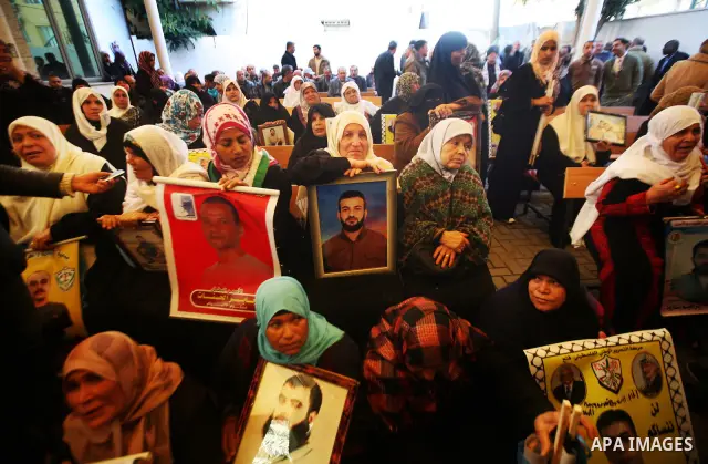Palestinians gather during a protest at the Red Cross' offices in Gaza City to call for the release of Palestinian prisoners held in Israeli jails, on Dec. 05, 2011.. Photo by Ali Jadallah