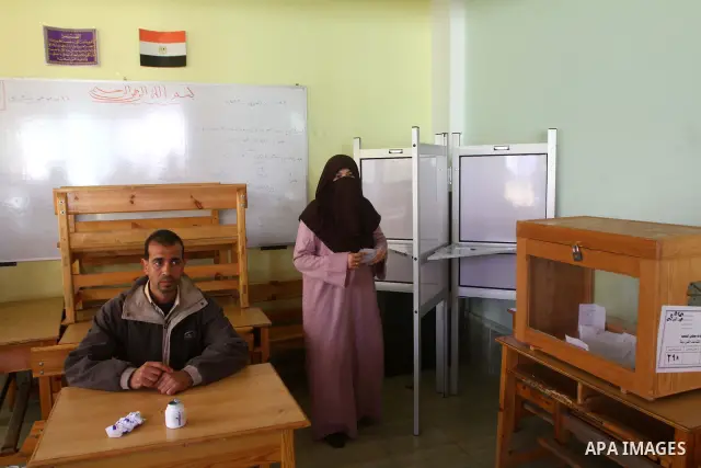 An Egyptian woman votes at a polling center during the first day of runoffs in Cairo, Egypt, Monday, Dec. 5, 2011. A trickle of Egyptian voters headed to the polls Monday for two days of runoffs in the country's first pa...