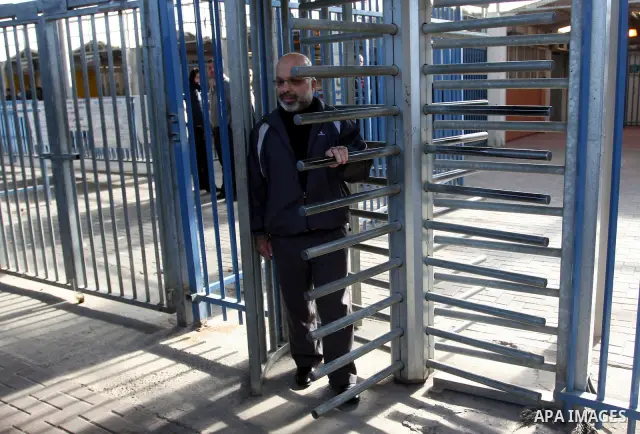 Palestinian lawmaker from Hamas , Ahmed Attoun passes through at Kalandia checkpoint leading from Jerusalem to Ramallah, 06 December 2011, after his release from an Israeli jail. Atawni is a resident of East Jerusalem an...