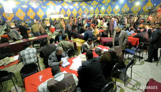 Egyptian election officials count ballots at the end the voting on the final day of the run-off for the first round of elections in Cairo on December 6, 2011. Photo by Ahmed Asad