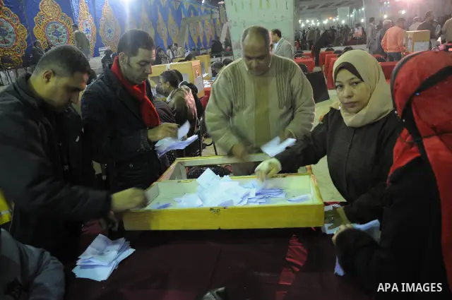 Egyptian election officials count ballots at the end the voting on the final day of the run-off for the first round of elections in Cairo on December 6, 2011. Photo by Ahmed Asad