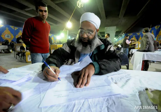 Egyptian election officials count ballots at the end the voting on the final day of the run-off for the first round of elections in Cairo on December 6, 2011. Photo by Ahmed Asad