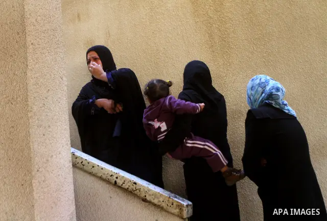 Relatives mourns during the funeral of Palestinian Bahjat Al-Zalan, who was killed in a blast from an Israeli air strike on a nearby Hamas training camp in Gaza City December 9, 2011. Violence across the Israeli-Gaza bor...