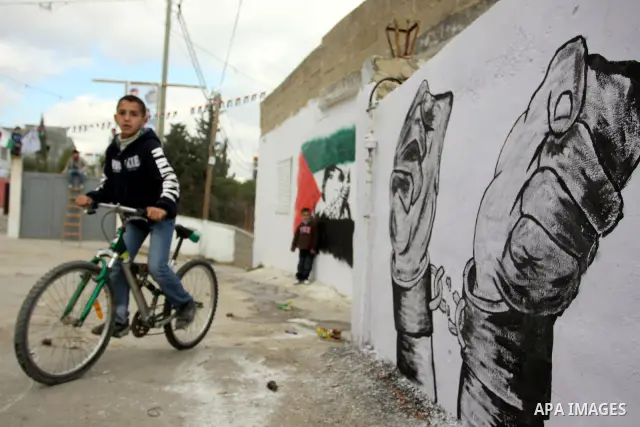 Palestinian relatives of prisoner Younis Jahjouh decorate the street ahead of his release from Israeli prisons in the Qalandia refugee camp near the West Bank city of Ramallah, Saturday, Dec 17, 2011. Israel is set to re...