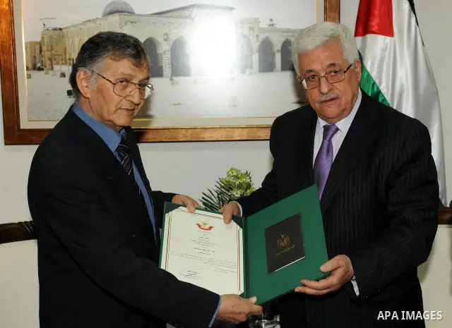 Palestinian President Mahmoud Abbas (Abu Mazen) honors the poet Samih al-Qasim in the West Bank city of Ramallah on Dec. 18, 2011. Photo by Thaer Ganaim