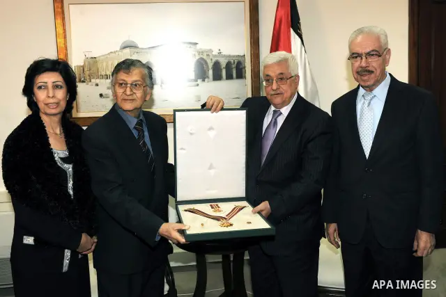 Palestinian President Mahmoud Abbas (Abu Mazen) honors the poet Samih al-Qasim in the West Bank city of Ramallah on Dec. 18, 2011. Photo by Thaer Ganaim