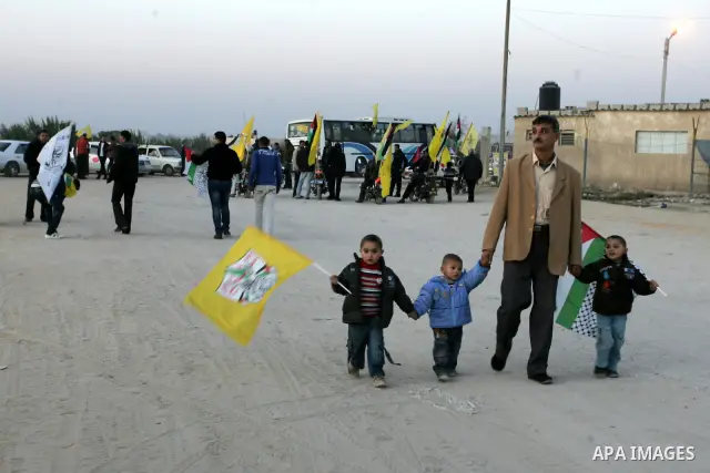Relatives of Palestinian prisoners wait at Rafah crossing before their release from Israeli jails December 18, 2011. Israel plans to release 550 Palestinian prisoners on Sunday in the second stage of a deal with Hamas th...