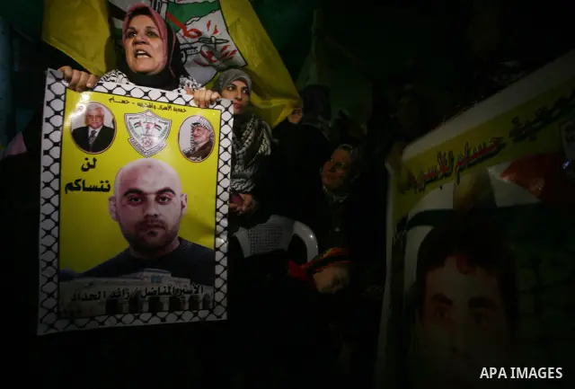People celebrate as they wait for the release of Palestinian prisoners from Israeli jails at Rafah crossing in the southern Gaza Strip December 18, 2011. Israel plans to release 550 Palestinian prisoners on Sunday in the...
