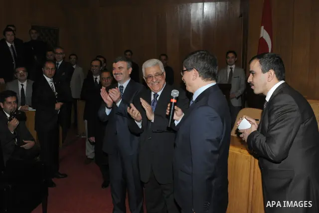 The mayor of Konya Turkish ,Otaurk Taher, Grant Palestinian President, Mahmoud Abbas (Abu Mazen) a citizen of the city, also decided to rename a park in Konya on behalf of President Mahmoud Abbas. on Dec 20, 2011. Photo...