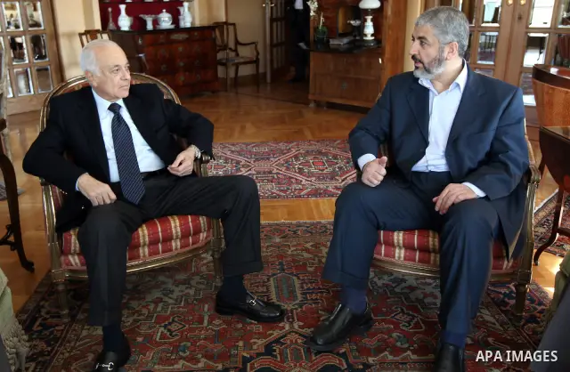 Arab League Secretary General Nabil al-Arabi (L) meeting with Hamas leader Khaled Meshaal (R) in Cairo, Egypt, 23 December 2011. According to media sources, Hamas on 22 December joined a committee aimed at reforming the...