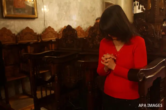 Palestinian Christians pray on Christmas day in the Saint Porfirios church in Gaza City December 25, 2011. Photo by Ashraf Amra