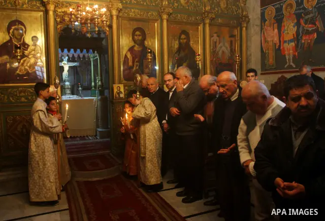 Palestinian Christians pray on Christmas day in the Saint Porfirios church in Gaza City December 25, 2011. Photo by Ashraf Amra