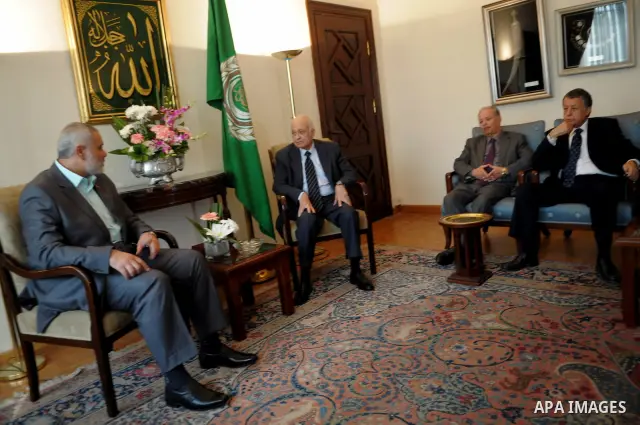 Palestinian premie minister of Gaza Strip Ismail Haniya (L) speaking with Arab League secretary general Nabil al-Arabi during a meeting in Cairo on December 26, 2011. Haniya is a regional tour for the first time since Is...