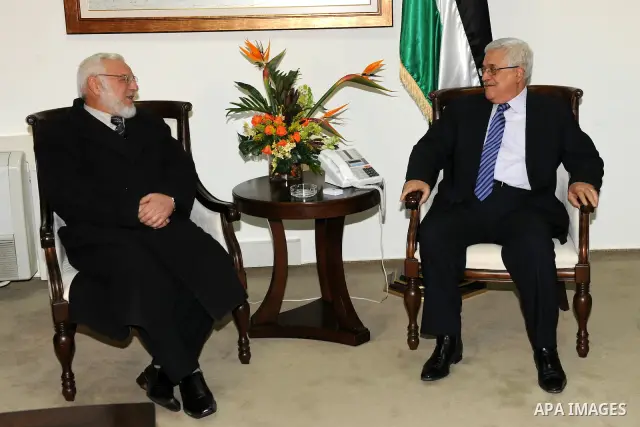 Palestinian President, Mahmoud Abbas (Abu Mazen), Receives a delegation from the list of change and reform of the parliamentary "pro-Hamas" in the West Bank city of Ramallah on Dec 26, 2011. Photo by Mufeed Abu Hasnah