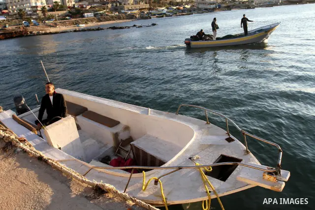 Israeli ships destruction the Oliva boat, in the coast of Gaza City on Dec. 28, 2011. Photo by Mohammed Asad