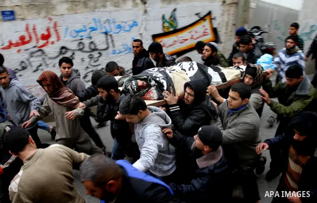 Palestinians carry the body of militant Momen Abu Daf during his funeral in Gaza City December 30, 2011. Israel killed the leader of an al Qaeda-inspired faction in the Gaza Strip on Friday, accusing him of involvement i...