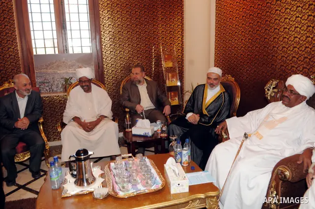 Sudanese President Omar al-Beshir meets with Palestinian Prime Minister in gaza, Ismail Haniyeh, in the Sudan's capital of Al-Khartoum on December 30, 2011. Photo by Mohamad Ostaz
