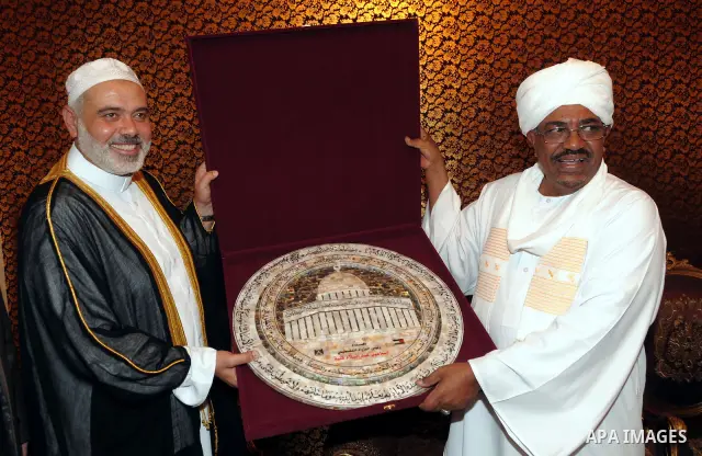 Sudanese President Omar al-Beshir meets with Palestinian Prime Minister in gaza, Ismail Haniyeh, in the Sudan's capital of Al-Khartoum on December 30, 2011. Photo by Mohamad Ostaz
