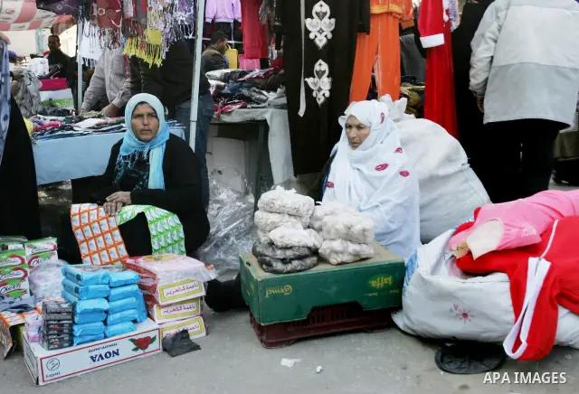 Palestinians shop at a market in Rafah refugee camp in the southern Gaza Strip on December 31, 2011.Photo by Abed Rahim Khatib