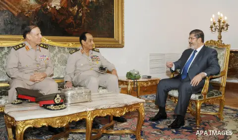 Egyptian president Mohamed Morsi (R) meeting with retired former Defence Minister and Field Marshall Hussein Tantawi (C), and retired Armed Forces Chief of Staff, Sami Anan (L) at the presidential palace in Cairo on Augu...