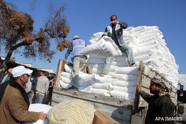 Palestinians collect food aid from the United Nations Relief and Works Agency (UNRWA) in the Rafah refugee camp, southern Gaza Strip, on Jan 04, 2012. Photo by Hatem Omar