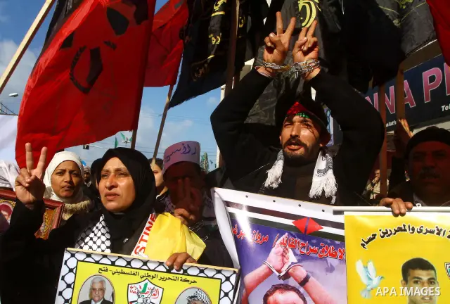 Families of Palestinian prisoners held in Israeli jails take part in a demonstration demanding their release, outside the Red Cross office in Gaza City, Jan. 21, 2012. Photo by Ashraf Amra
