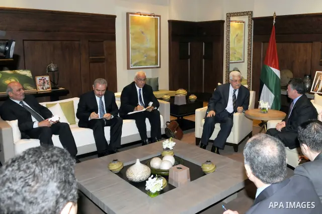 Palestinian President Mahmoud Abbas (Abu Mazen) meets with the King Abdullah II in the Jordanian capital of Amman on Jan. 25, 2012. Photo by Thaer Ganaim