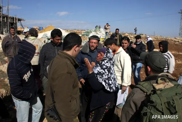Palestinian bedouin scuffle with Israeli soldiers in Oum al-Khair village southern West Bank city of Hebron on January 25, 2012, after the Israeli army stopped building their house and confiscated the construction materi...