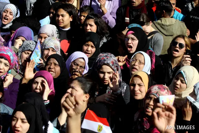 Demonstrators take part in a protest at Tahrir square in Cairo January 26, 2012. Scores of Egyptian youth protesters marking the one-year anniversary of the uprising that ousted Hosni Mubarak bedded down in Tahrir Square...