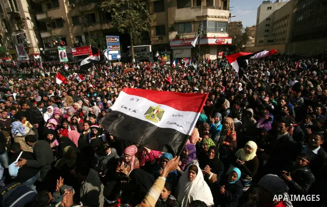 Demonstrators take part in a protest at Tahrir square in Cairo January 26, 2012. Scores of Egyptian youth protesters marking the one-year anniversary of the uprising that ousted Hosni Mubarak bedded down in Tahrir Square...