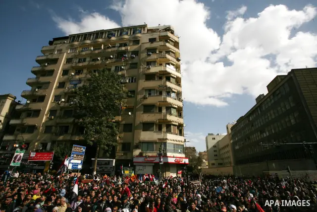 Demonstrators take part in a protest at Tahrir square in Cairo January 26, 2012. Scores of Egyptian youth protesters marking the one-year anniversary of the uprising that ousted Hosni Mubarak bedded down in Tahrir Square...
