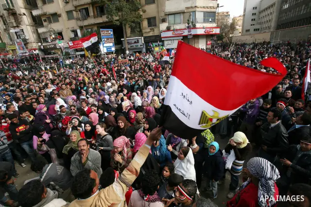 Demonstrators take part in a protest at Tahrir square in Cairo January 26, 2012. Scores of Egyptian youth protesters marking the one-year anniversary of the uprising that ousted Hosni Mubarak bedded down in Tahrir Square...