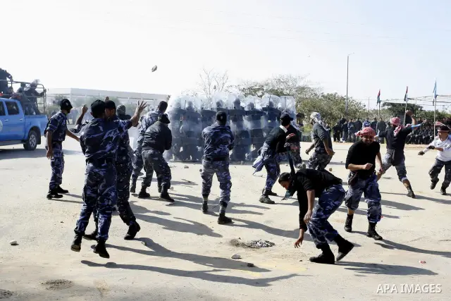 Hamas police officers display their skills during a graduation ceremony from a military course in the southern Gaza Strip city of Khan Yunis on January 29, 2012. Photo by Abed Rahim Khatib