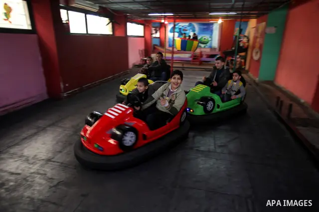 Palestinians children enjoy a ride in an amusement park, during School holidays in Gaza City, Jan. 30, 2012. Photo by Ashraf Amra