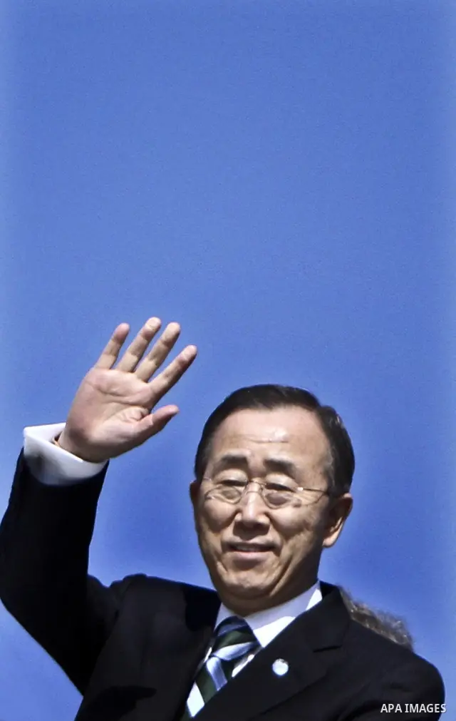 UN secretary general Ban Ki-moon waves during a visit to the construction site of a housing project in Khan Yunis in the southern Gaza Strip on February 2, 2012. Protesters threw shoes, sand and small stones at the convo...