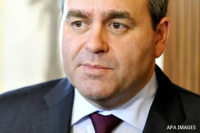 Feb. 1, 2012 - Paris (Ile De France, France - XAVIER BERTRAND MINISTRE DE LA SANTE ET DE L'EMPLOI A L'ASSEMBLEE NATIONALE (Credit Image: © Panoramic/ZUMAPRESS.com)