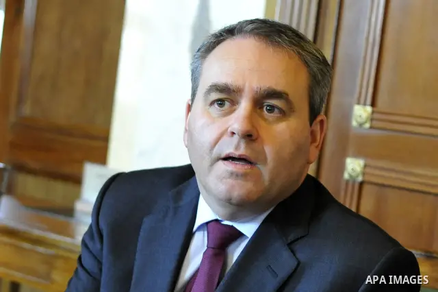 Feb. 1, 2012 - Paris (Ile De France, France - XAVIER BERTRAND MINISTRE DE LA SANTE ET DE L'EMPLOI A L'ASSEMBLEE NATIONALE (Credit Image: © Panoramic/ZUMAPRESS.com)