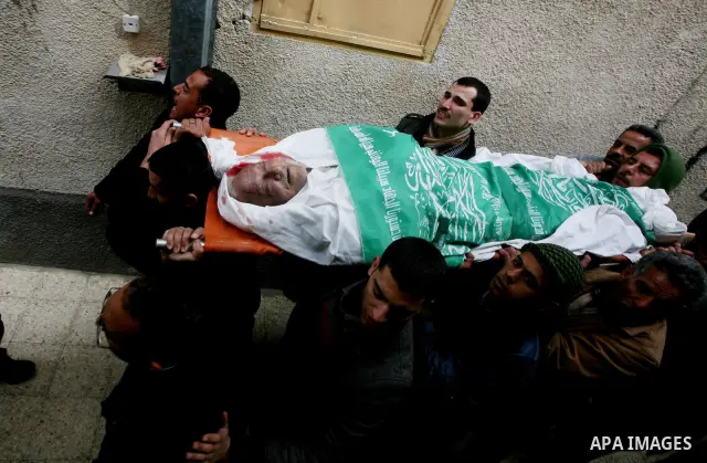 Palestinians carry the body of Abed Kareem Zaytoneya during his funeral in Gaza City February 12, 2012. An Israeli air strike on the Gaza Strip killed a Palestinian civilian, Zaytoneya, on Sunday, hospital officials said...