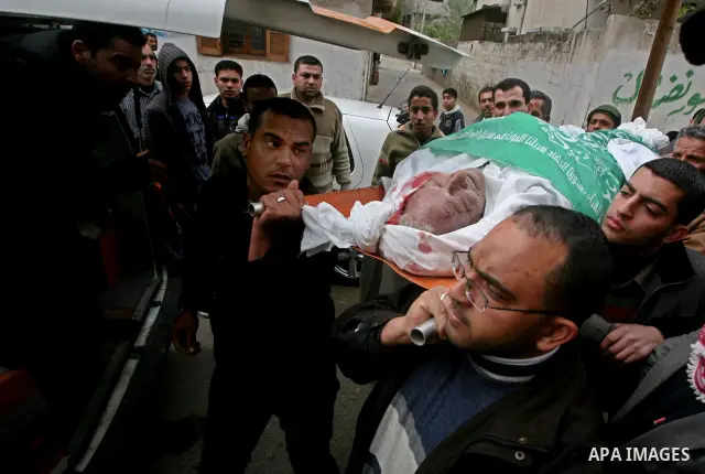 Palestinians carry the body of Abed Kareem Zaytoneya during his funeral in Gaza City February 12, 2012. An Israeli air strike on the Gaza Strip killed a Palestinian civilian, Zaytoneya, on Sunday, hospital officials said...