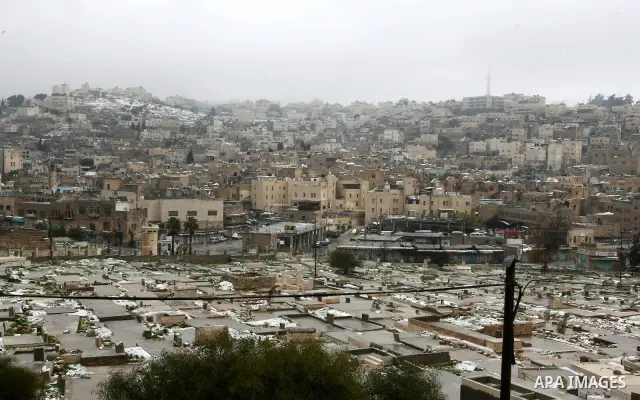 A general View to the West Bank city of Hebron on February 18, 2012. Photo by Mamoun Wazwaz