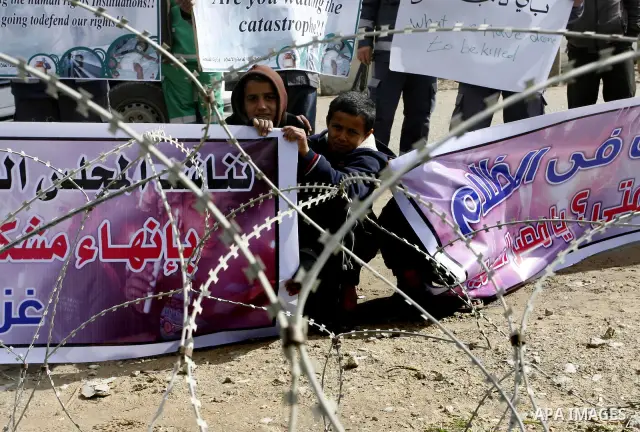 Palestinians attend a rally in front of the Rafah border crossing with Egypt on February 18, 2012 during a sit-in by dozens of emergency crews and ambulance workers demanding Egypt provide the Gaza Strip with electricity...