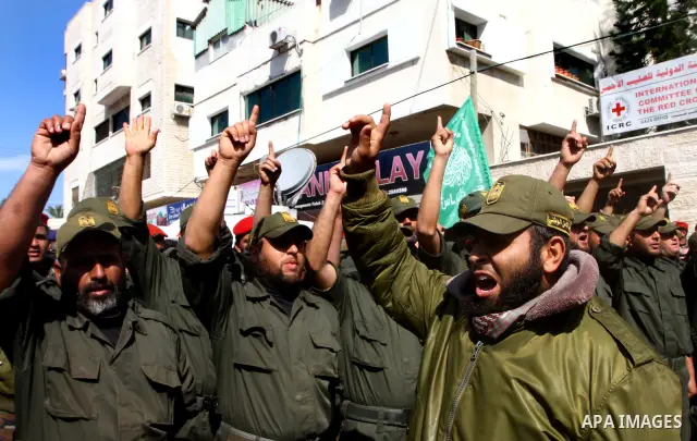 Palestinian policemen take part in a demonstration calling for the release of Palestinian prisoners held in Israeli prisons in front of the Red Cross headquarters in Gaza City, on Feb. 02, 2012. Photo by Ashraf Amra
