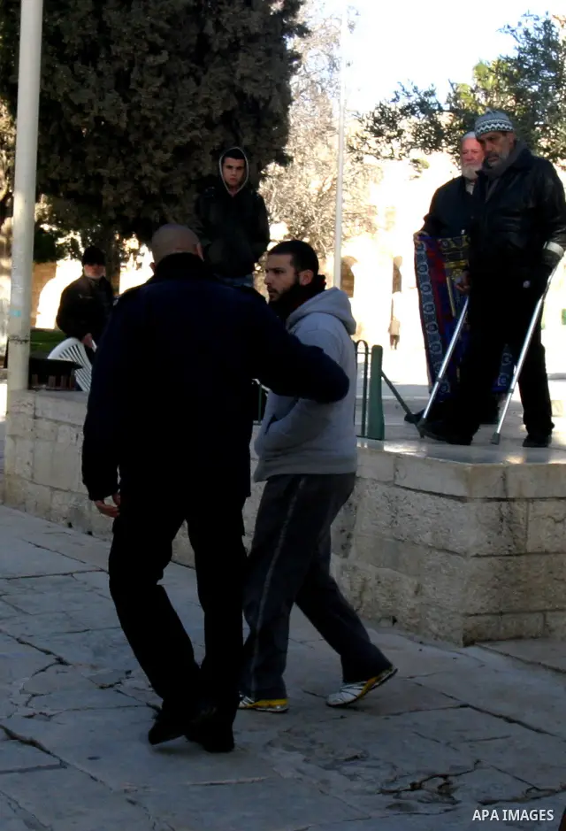 Israeli border policemen scuffle with a Palestinian man, while Jewish settlers entered the Al-Aqsa mosque compound in Jerusalem’s Old City on February 23, 2012.A Palestinian resident of Jerusalem's Old City who was at th...