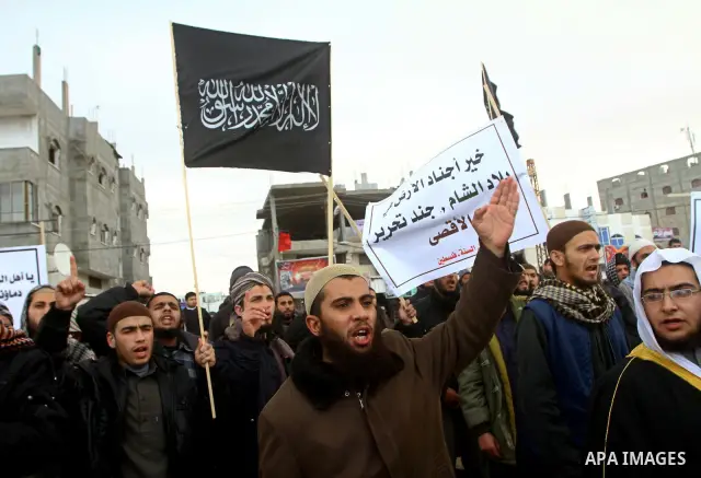 Palestinian Salafists take part in a protest against Syria's President Bashar al-Assad in Rafah in the southern Gaza Strip February 24, 2012. The black flag reads "There is no god but Allah and Mohammad is the prophet"....
