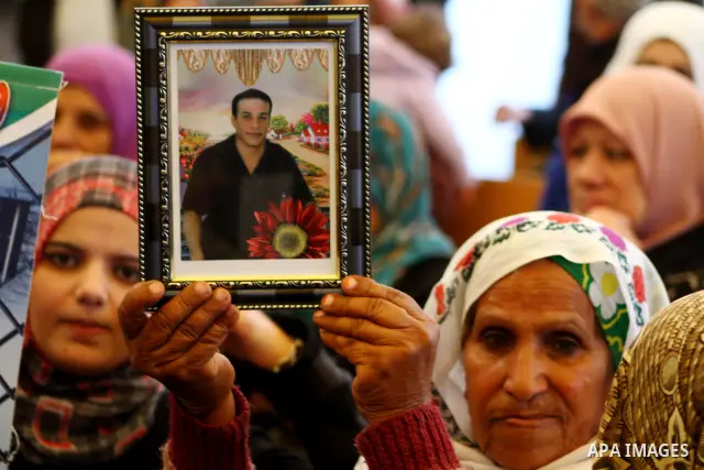 Palestinians gather during a protest at the Red Cross' offices in Gaza City to call for the release of Palestinian prisoners held in Israeli jails, on Feb. 27, 2012. Photo by Ashraf Amra