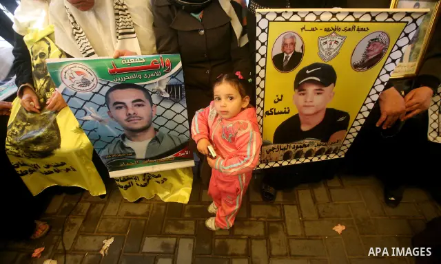 Palestinians gather during a protest at the Red Cross' offices in Gaza City to call for the release of Palestinian prisoners held in Israeli jails, on Feb. 27, 2012. Photo by Ashraf Amra