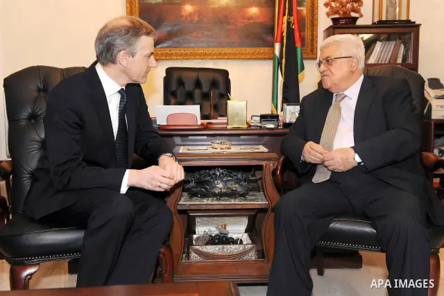 Palestinian President Mahmoud Abbas, meet with Norwegian Foreign Minister Jonas Gahr Støre in the Jordan Capital of Amman, on Feb. 27, 2012. Photo by Thaer Ganaim